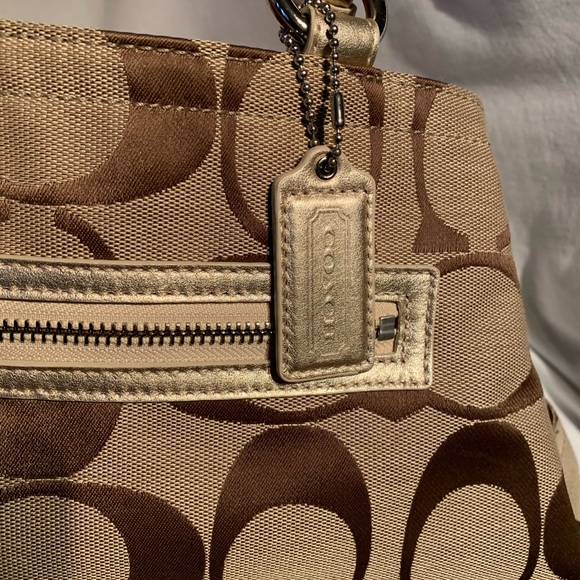 Coach Signature C Carry All Bag - Picture 7 of 7